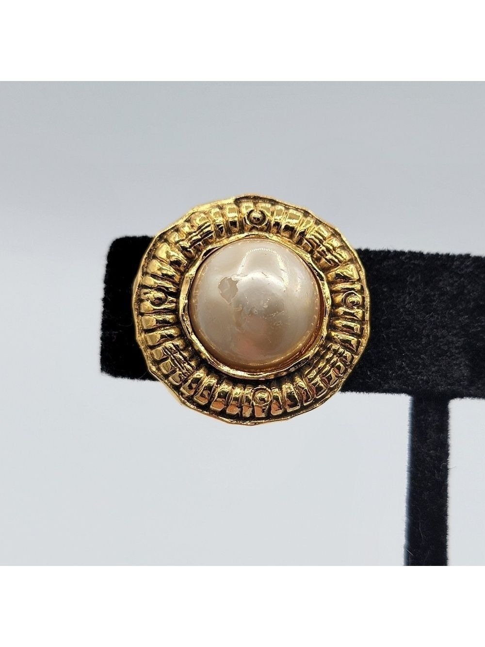 Chanel Goldtone Earrings Vintage Clip On - Picture 6 of 15
